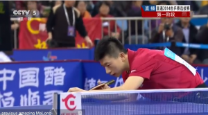 中国 馬龍 右下回転サーブ