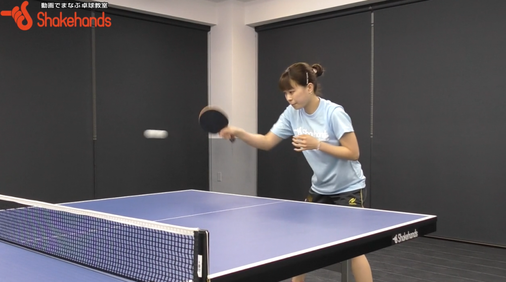 松澤茉里奈選手が教える。女子選手の基本フォアハンド_02