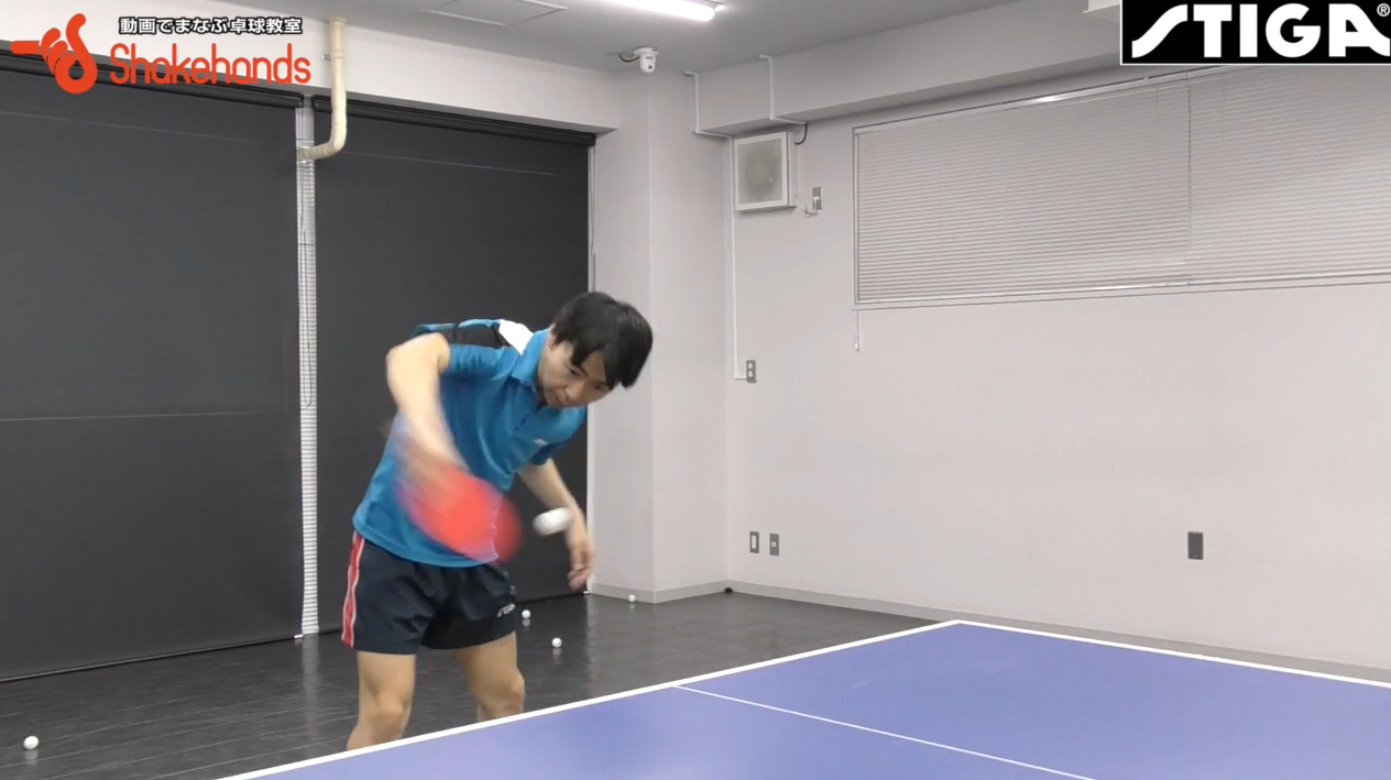 塩野真人カットマンのバックツッツキ。相手の攻撃を防ぐツッツキ