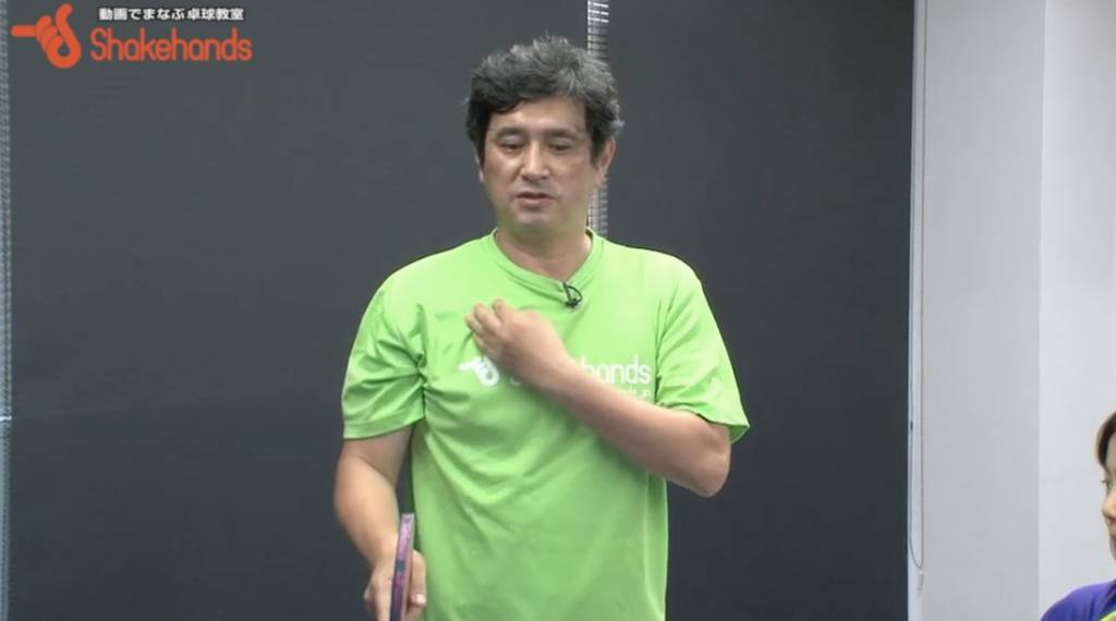 平岡義博の卓球入門。フォアハンドの肩の動きを覚えよう_01
