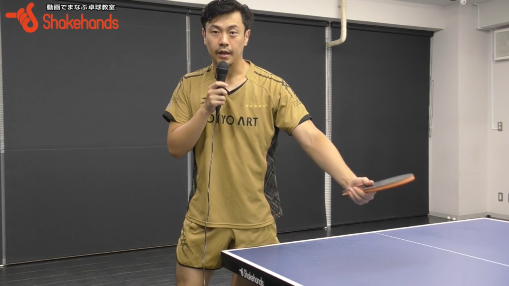 張一博の【3球目】バック前台上をチキータとフリックを使い分ける_01