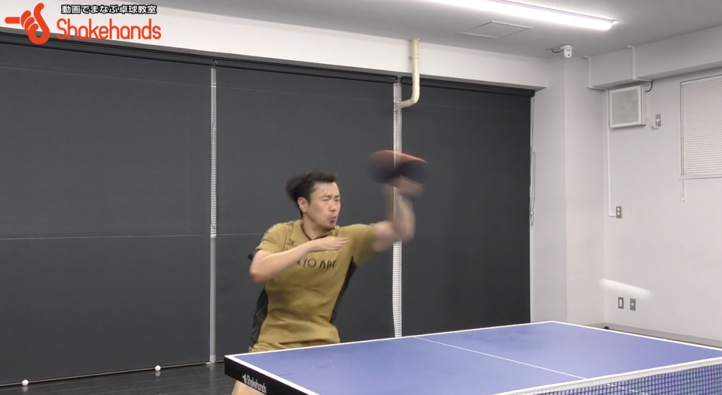 張一博3球目。チキータが全面に来ても確実に仕留める_00