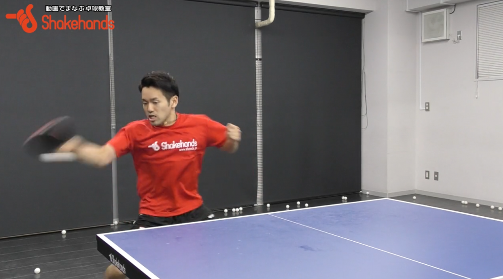 及川瑞基のフォア前レシーブ。あえてバックを使うメリット_00