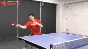 フォアバック。試合でボールが来る確率が高い方で待つ by 上田仁