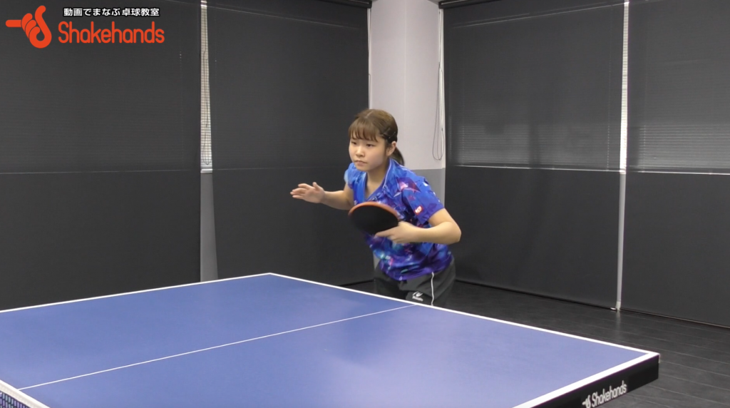 梅村優香の下回転バックドライブ。早い打点のボールの捉え方_01