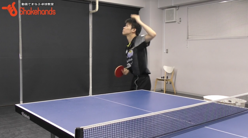 吉田雅己の下回転サーブ。ラケットを振り切る体の動き_01