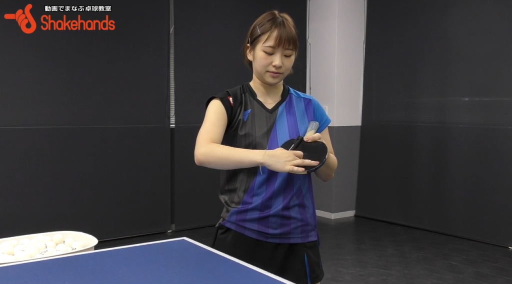 前田美優の順横回転サーブ!ボールの当てる位置で回転変える_00