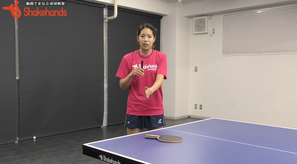 瀬山咲希の回り込みフォアドライブ。ボール捉える最適な位置_00
