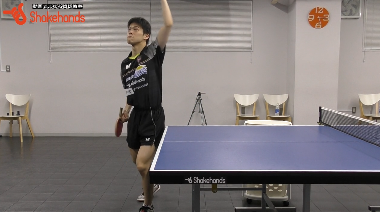 吉田雅己のYGサーブ。短く切れた下回転を出す_02