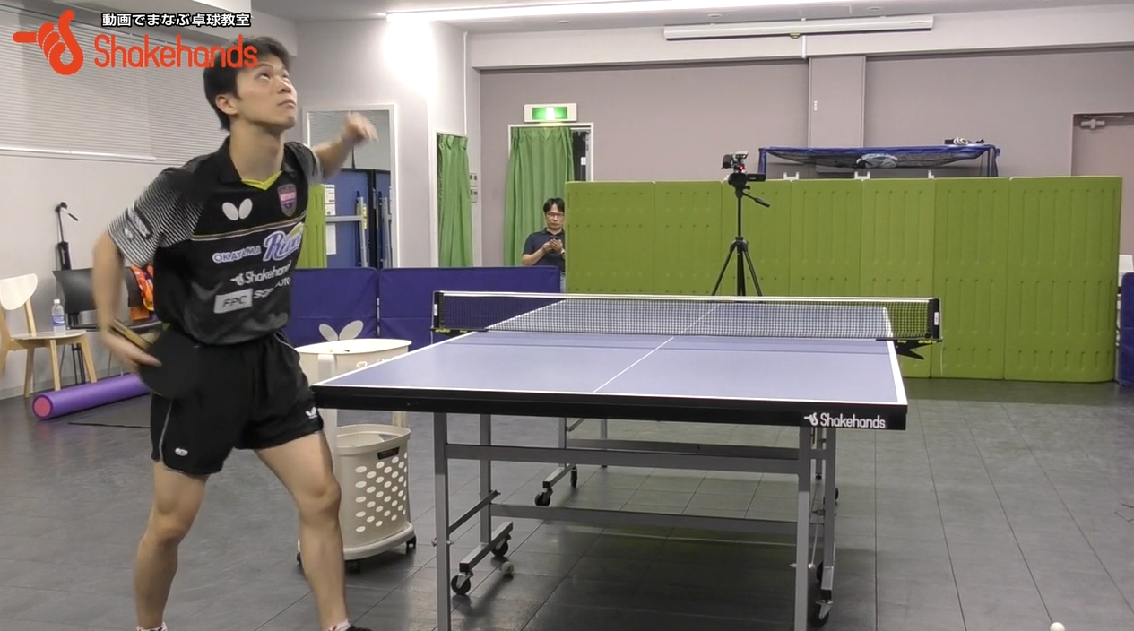 吉田雅己のYGサーブ。横上回転、下回転を同じフォームで出す_03