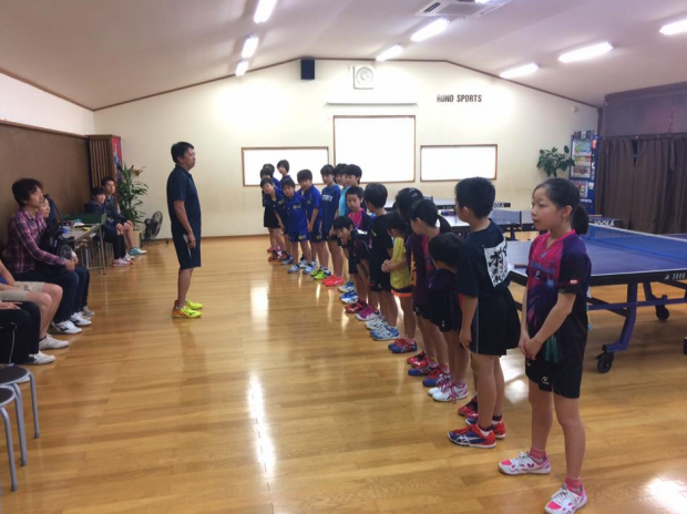 合同卓球練習&バーベキュー大会…声の出せない子が、いじられています