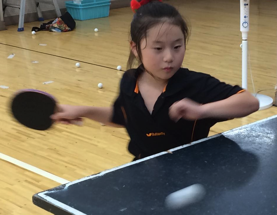 子供たちの卓球写真カッコ良く写る