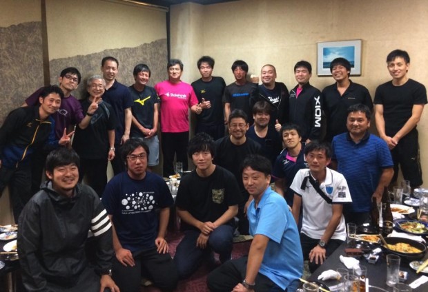 松徳学園の足立先生と佐藤先生は、 明治大学監督時代の学生