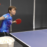 梅村優香のフォアサーブ。相手に読まれないサーブ