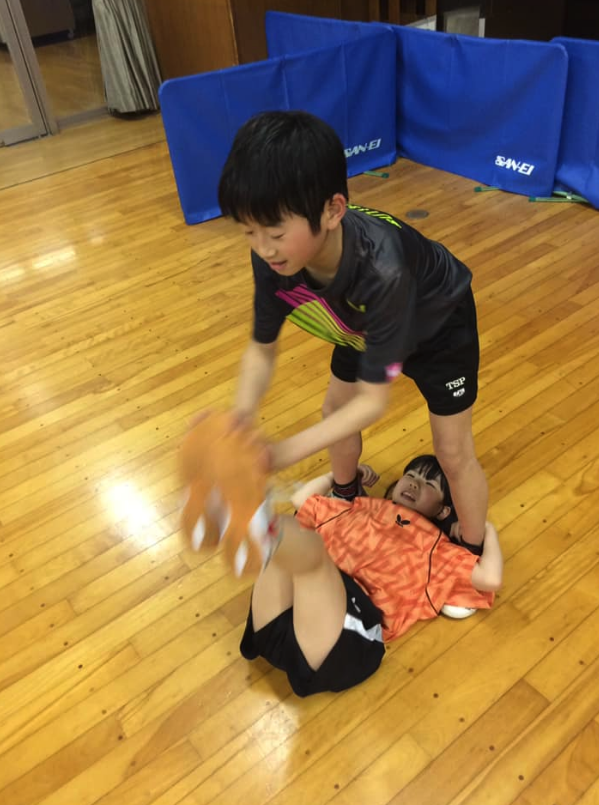 プニョプニョの腹回りを携帯している子供が若干2名