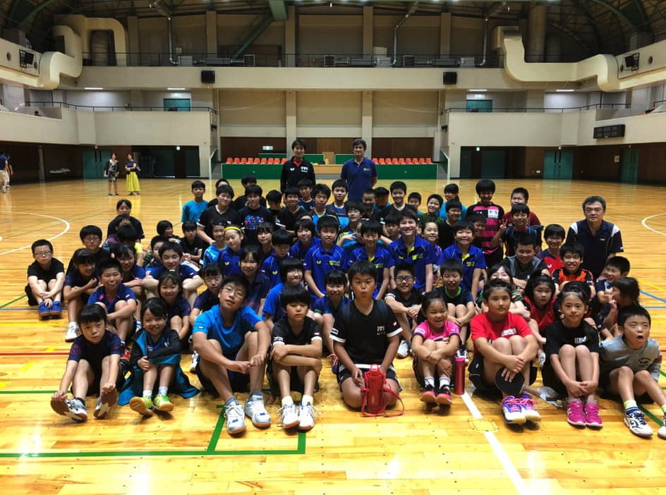 礼武卓球道場の原田さんとスタッフの皆さん