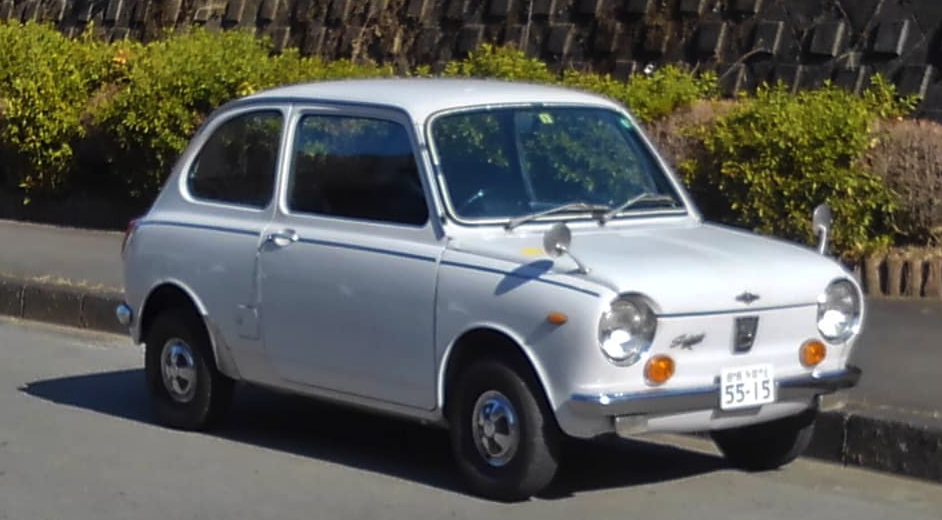 FLATHILLの一般教室に来るカットマン男性は、路線バスの運転手で運転のプロ