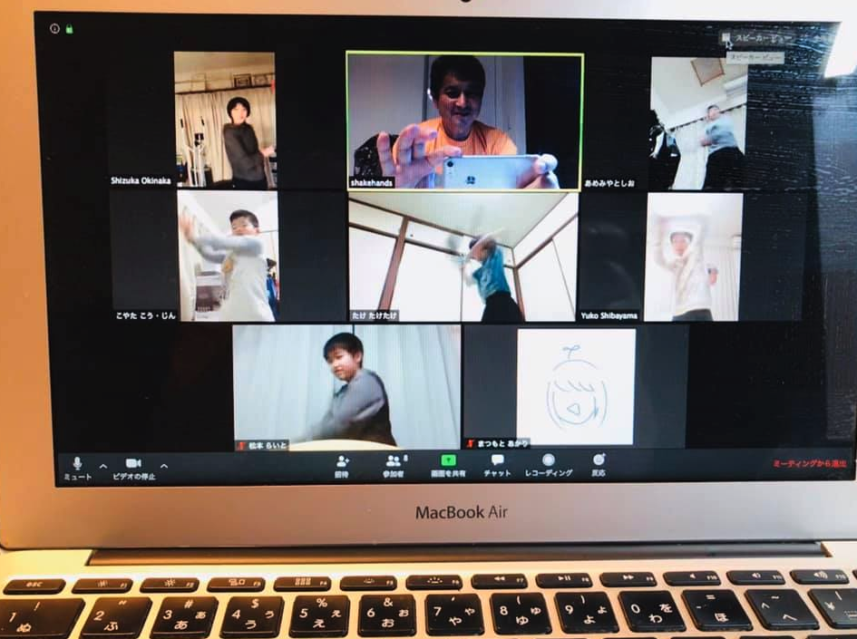 シェークハンズでもZoomでライブ配信して、 盛り上がっています
