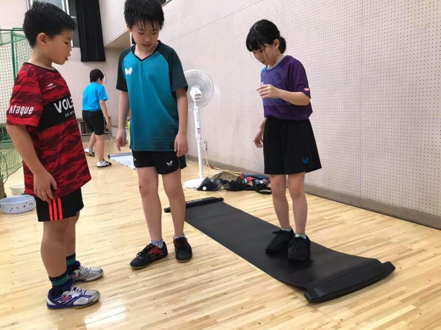 卓球練習中にハッパをかけるも、やるせないです