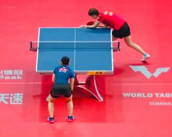 伊藤美誠選手の レシーブの構えが気になって仕方がありません