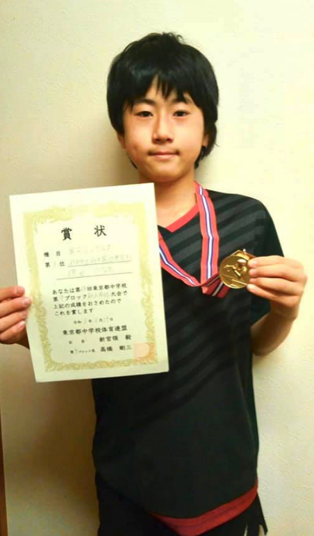 中学校新人戦で 德田ひなたくんがシングルス優勝